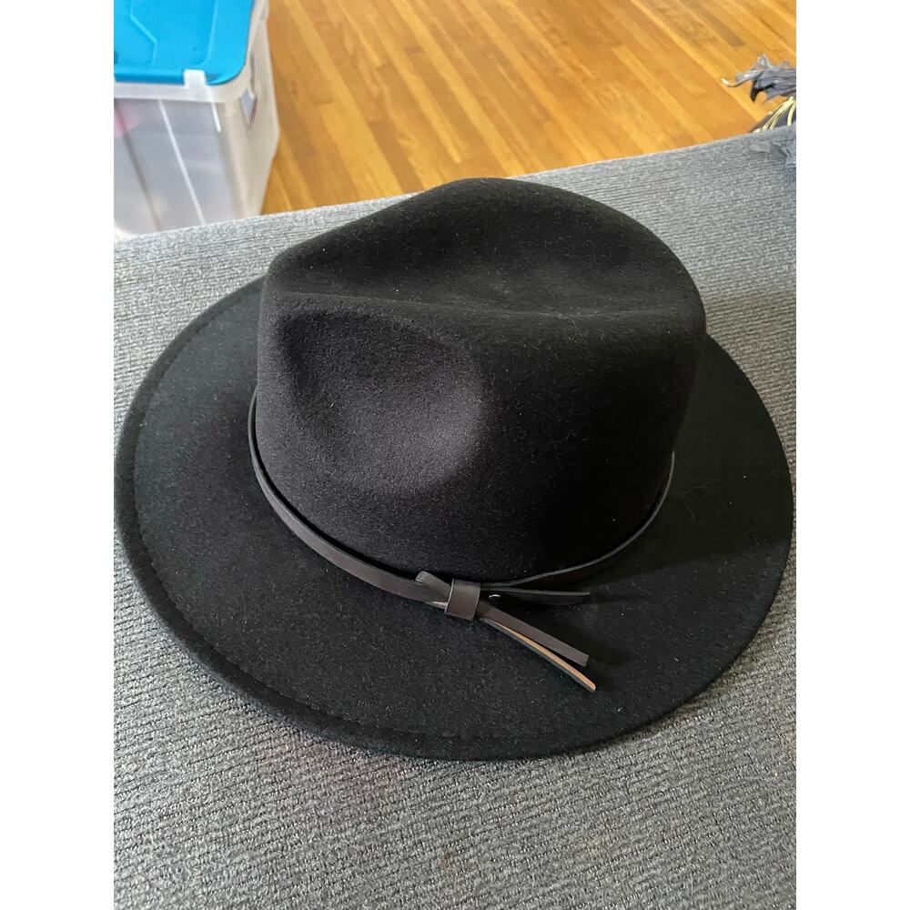 Women’s wide brim felt fedora hat